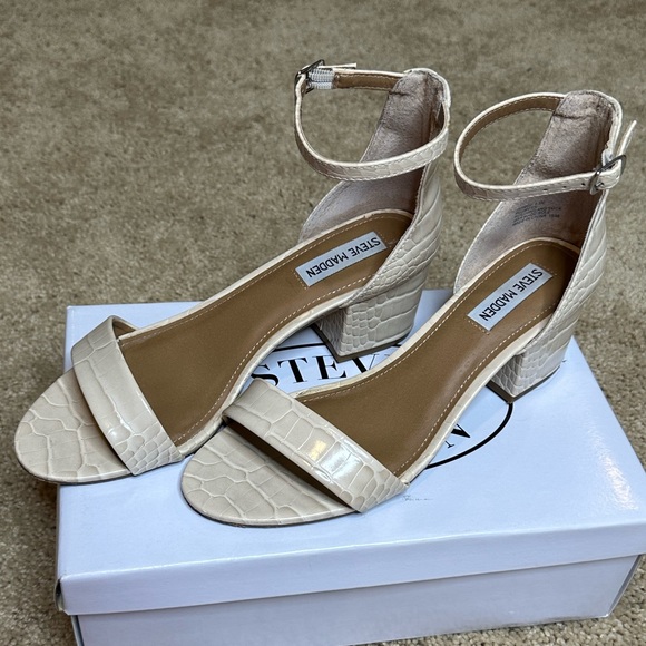 STEVE MADDEN NUDE CROCODILE SANDAL 👡 WORN ONCE ! LIKE NEW!! - Picture 2 of 6